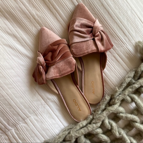 Aldo Blush Velvet Slides // Sold - Picture 4 of 4